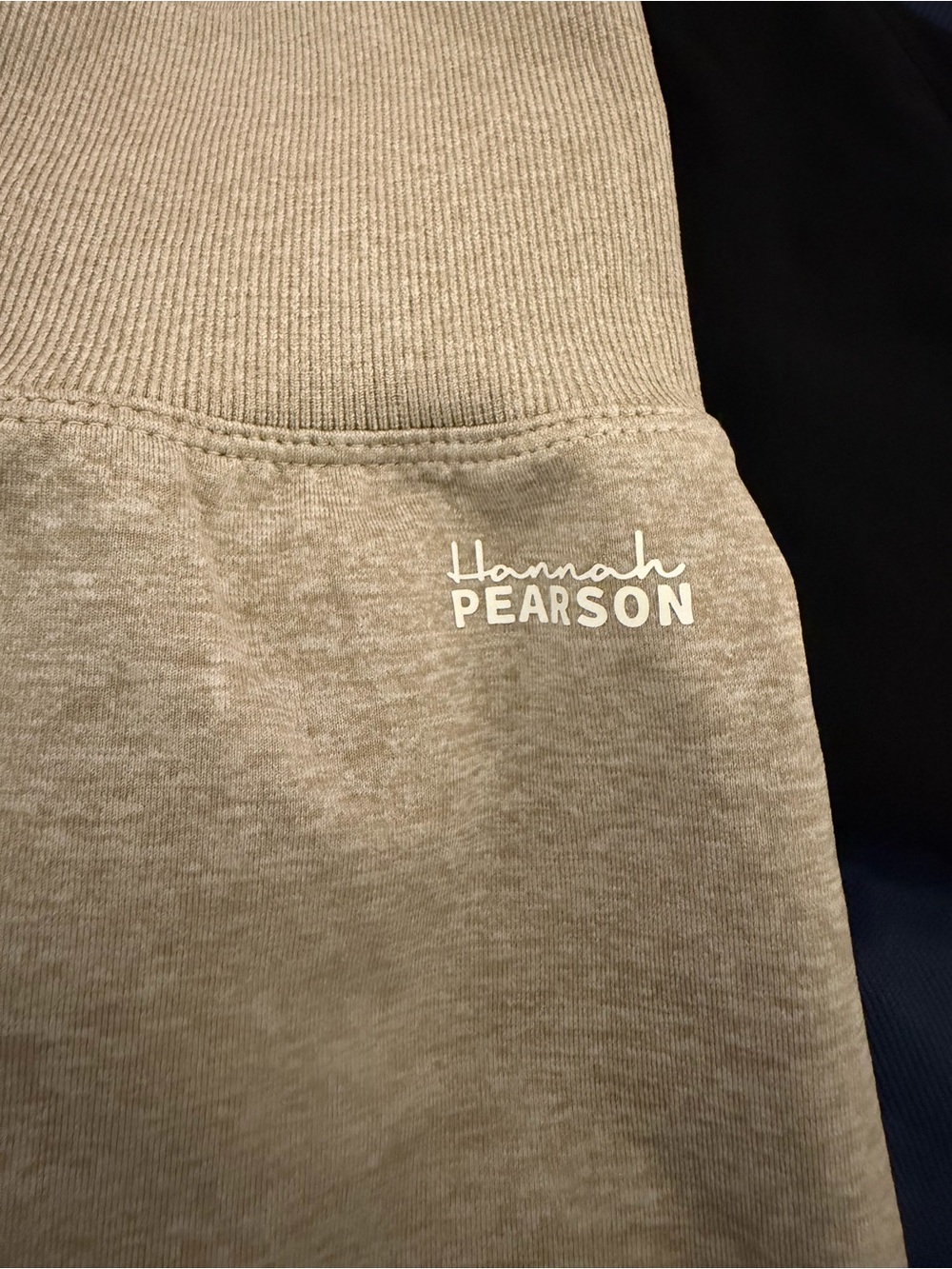 High-Waist Seamless Shorts in Taupe — DFYN Hannah Pearson - Picture 3 of 3
